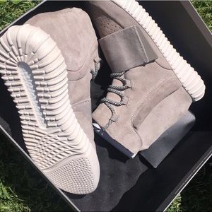 Yezzy 750 boost size :10